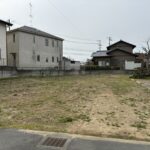 道路から西を向いて撮影、間口も十分奥行きもたっぷりです。