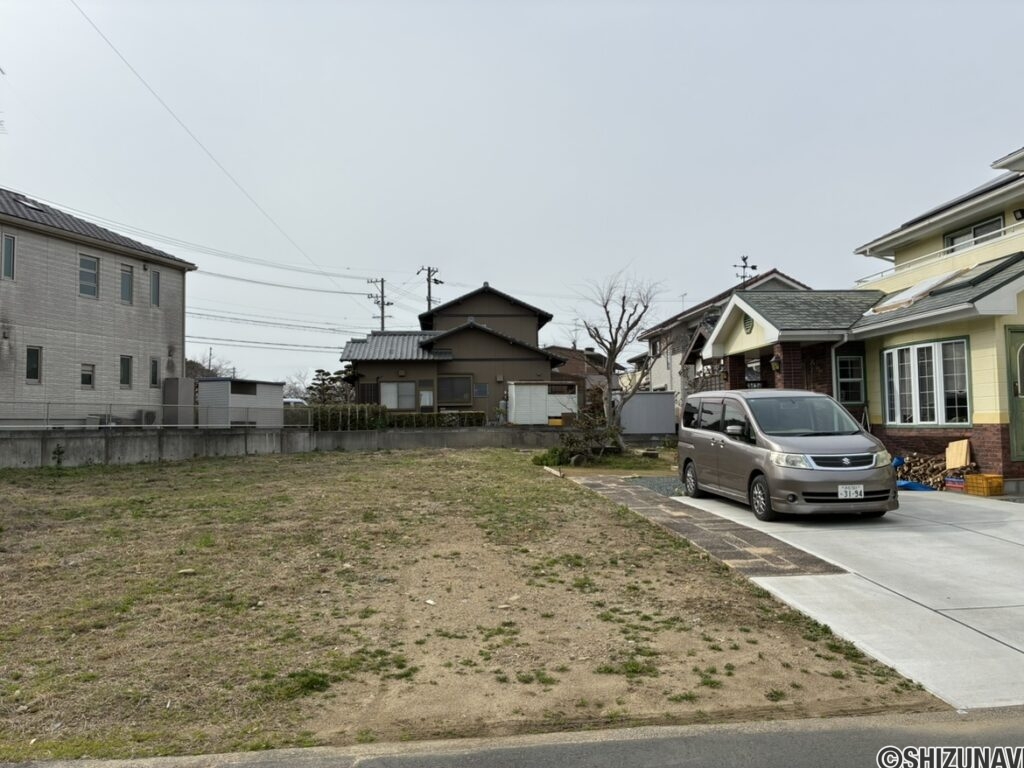 道路から西北西を向いて撮影