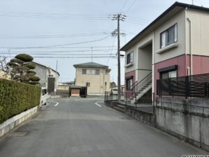 道路に立って東側を撮影