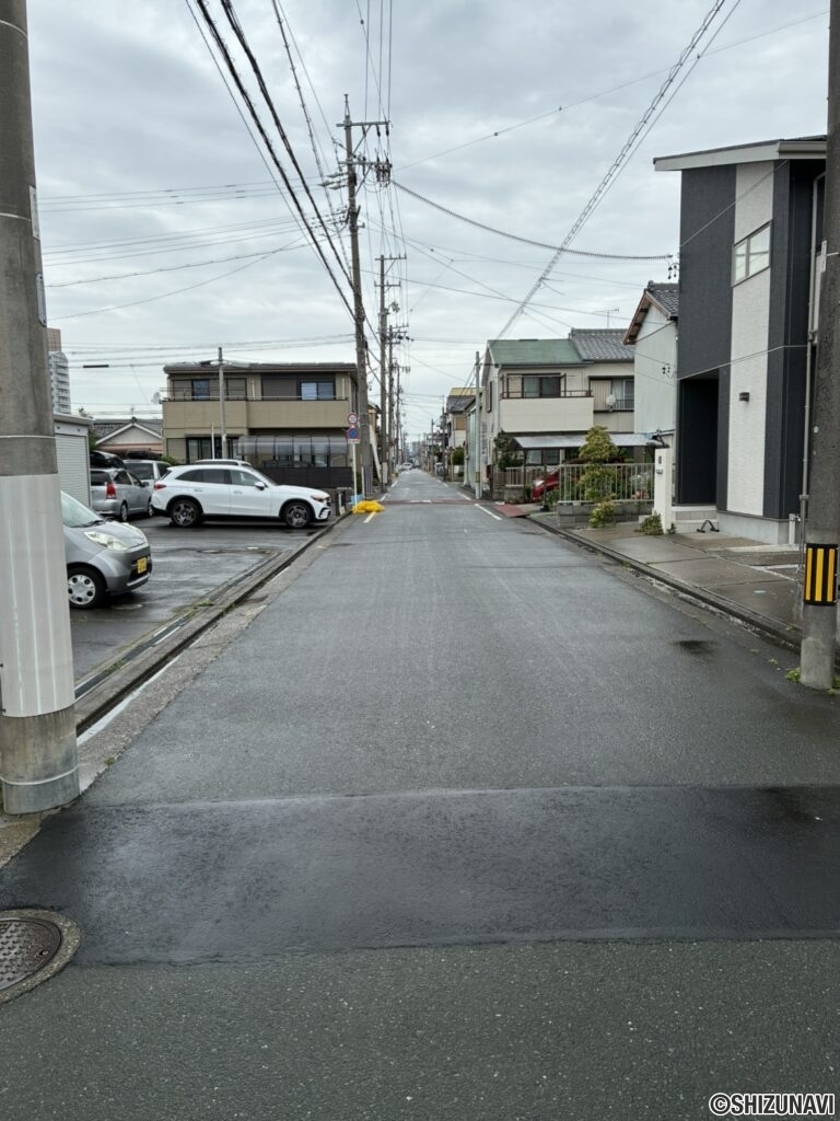 龍禅寺　東側道路