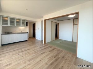 広々としたLDKです。 フローリングリフォーム済みです。