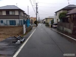 前面道路(西→東)