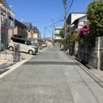 前面道路東側です。
