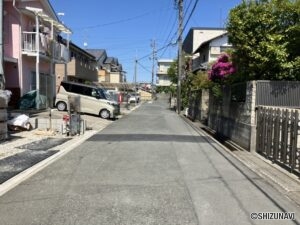 前面道路東側です。