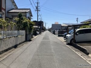 前面道路東側の別角度から撮影です。