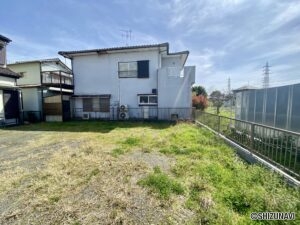 小学校や中学校が近くにあり、お子様の通学にも便利です。