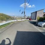 前面道路です