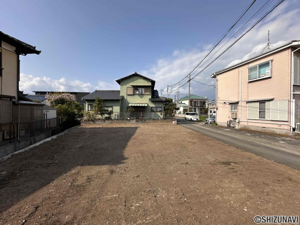 敷地南側から撮影。