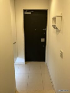☆アンダーライトがおしゃれ☆広々とした玄関です！
