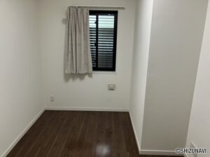 洋室5.2帖別角度から撮影です。