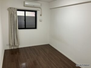 シングルベッドを置いても広さが残る主寝室7帖