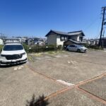 駐車場になります。平置きになりますので、お急ぎの時でもスムーズに動けます。