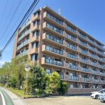 外観になります。前面遮る建物がないため日当たり、風通し良好です。