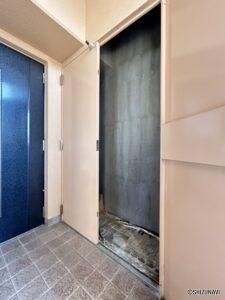 物置になります。専有部分に、鍵付きの物置がありますのでアウトドア用品、釣り道具など収納が可能になります。