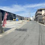 南面前面道路になります。南西側から撮影いたしました。