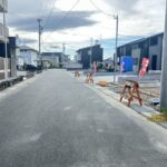 南面前面道路になります。南東側から撮影いたしました。
