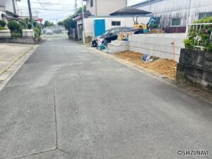 前面道路になります。北西側から撮影しております。