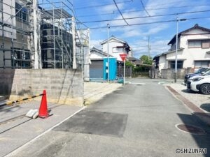 南側前面道路になります。