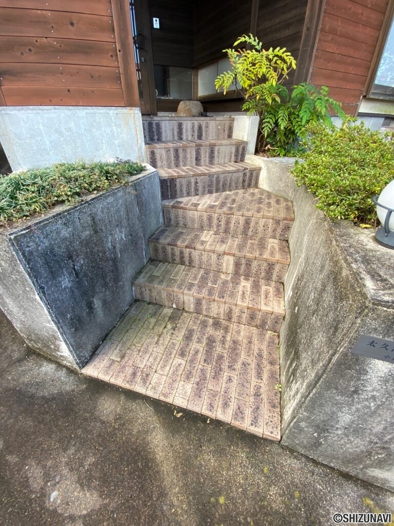 玄関アプローチ