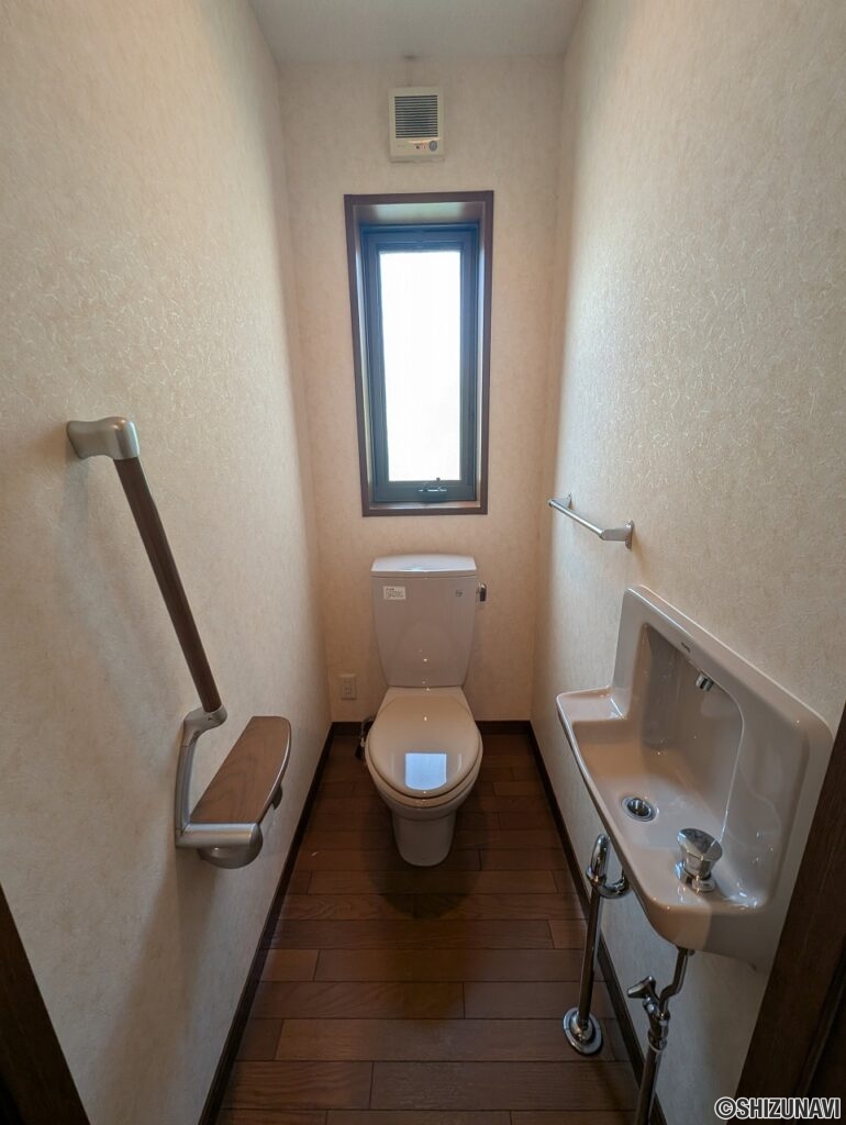 １階トイレです