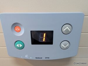 エレベーターの操作盤です