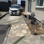 建物横駐車場です