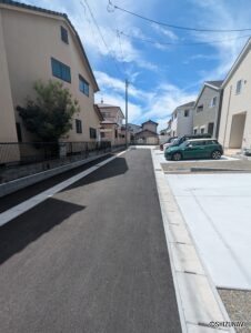 物件正面道路の画像です。