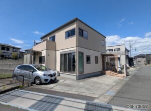御殿場市東田中　セキスイハイムの家　室内状態良好4SLDK+DEN　の物件画像