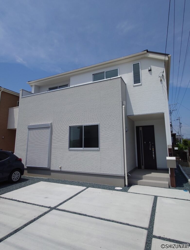 【2号棟】建物外観スタイリッシュな雰囲気の外観です！