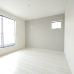 【2号棟】洋室③広さ6.38帖、バルコニー直結。主寝室に最適です！