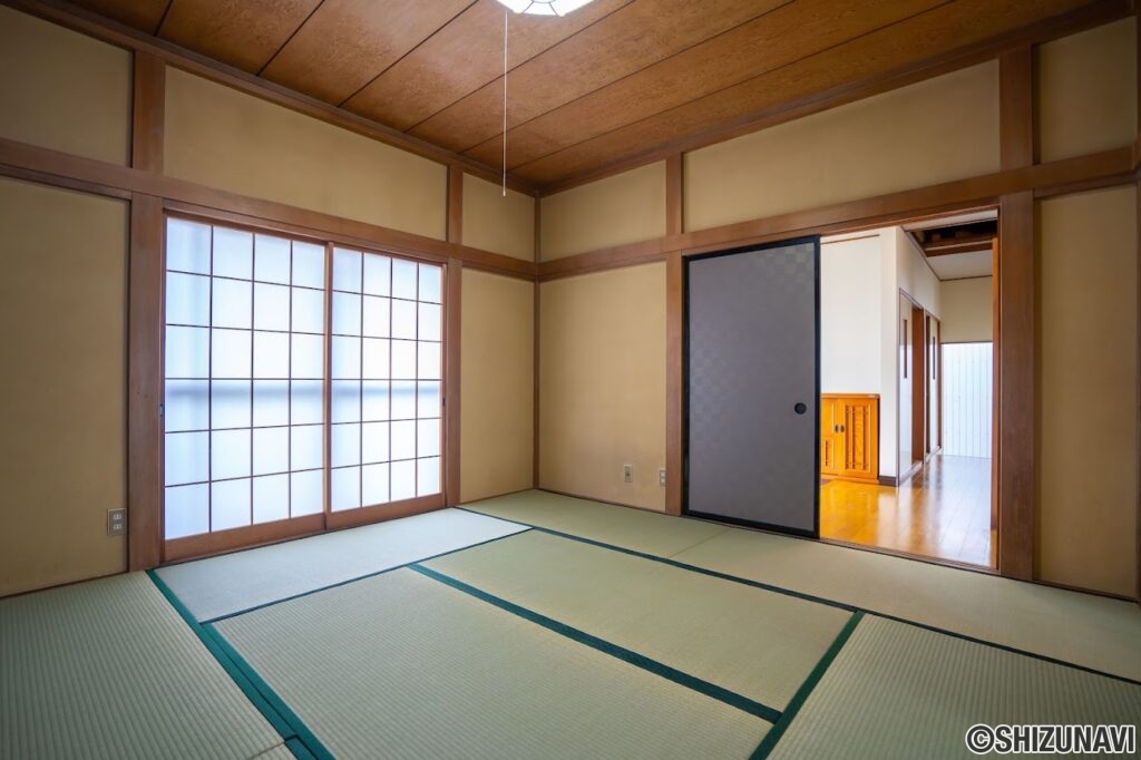 玄関横和室