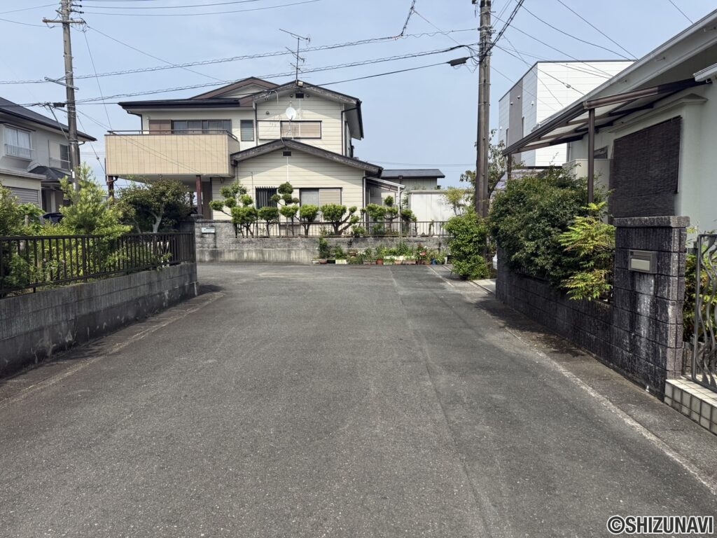 磐田市東貝塚　売土地　整形地・角地　解体更地、確定測量渡し　建築条件なしの画像