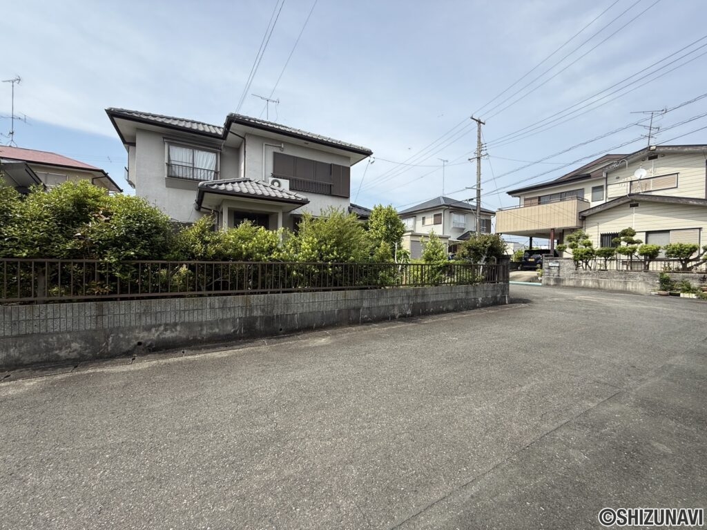磐田市東貝塚　売土地　整形地・角地　解体更地、確定測量渡し　建築条件なしの画像