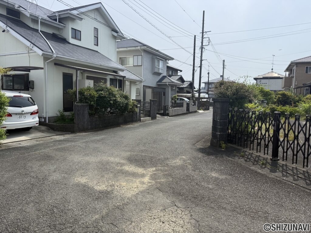 磐田市東貝塚　売土地　整形地・角地　解体更地、確定測量渡し　建築条件なしの画像