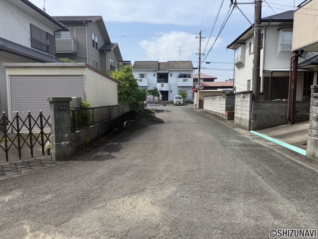 磐田市東貝塚　売土地　整形地・角地　解体更地、確定測量渡し　建築条件なしの画像
