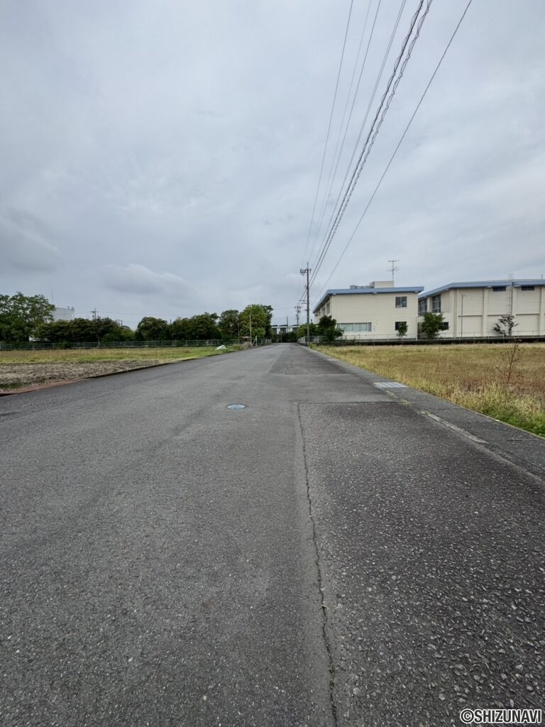 物件南側前面道路は約7.4ｍです