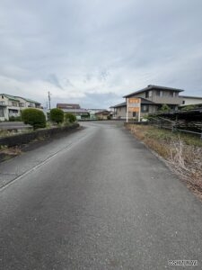 物件北側前面道路にも接道をしております。（建築基準法上の道路ではございません。）