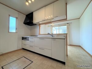 カウンターキッチンなので、ご家族との会話も弾みます♪