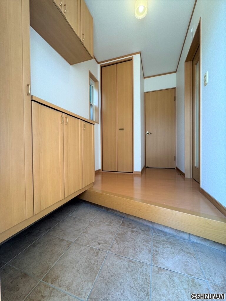 玄関も広々としており、使い勝手は良好です♪