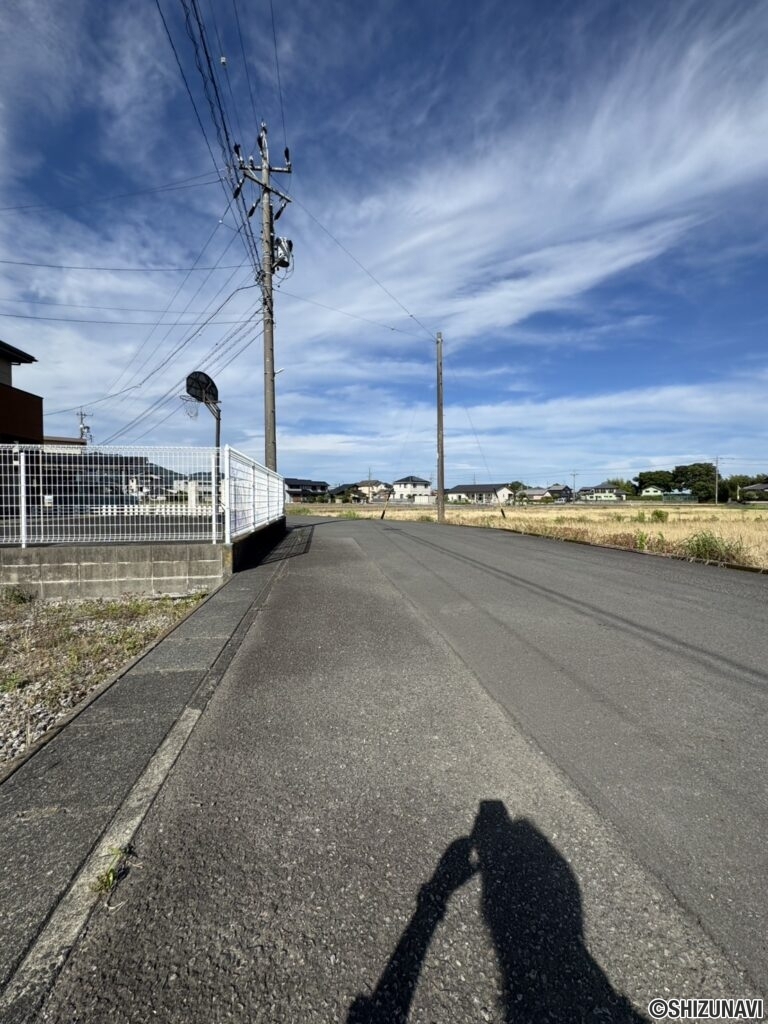 物件南側前面道路は約7.4ｍです