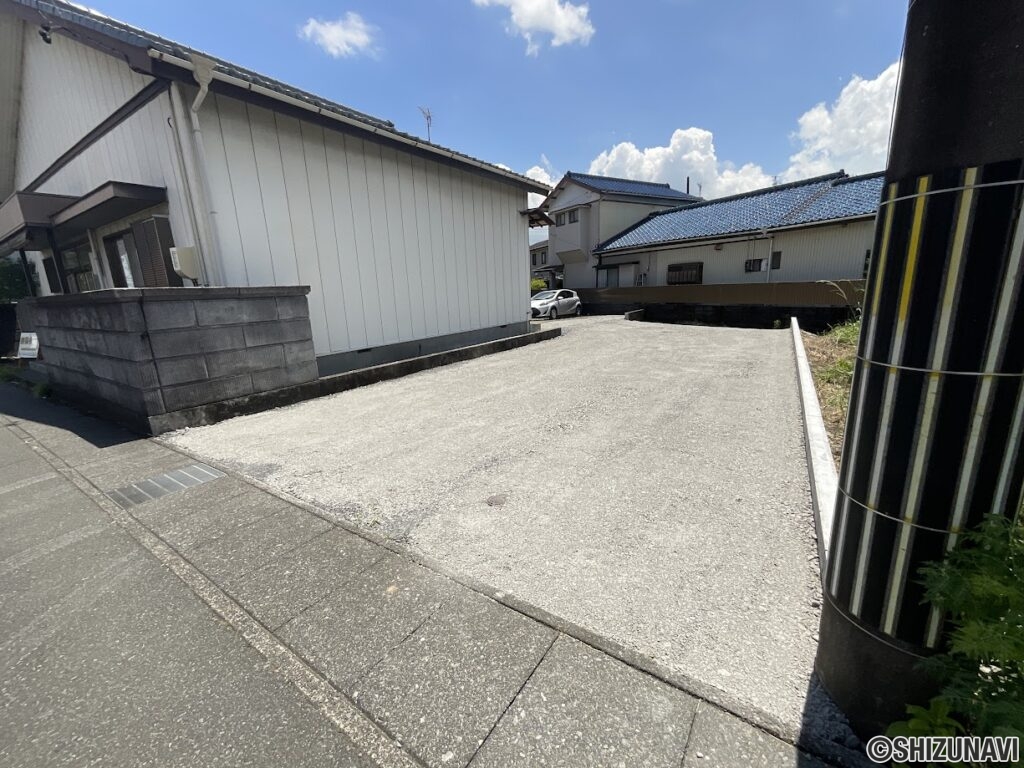 駐車場　間口