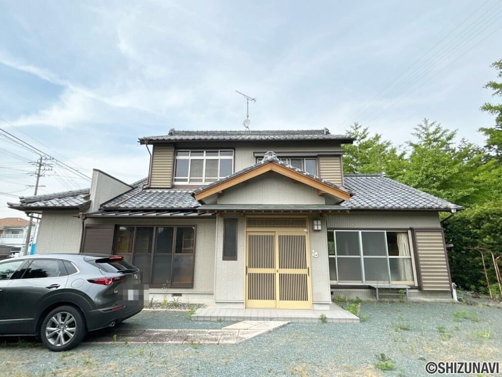 【リフォーム前/外観】外壁の塗装、屋根の点検・補修を行う予定です。