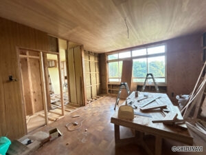 【リフォーム中/２階洋室(西)（6/21）】フローリング重張、クロス張替え、建具・照明の交換を行います。