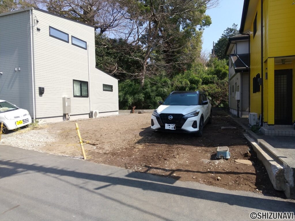 現地前面道路から