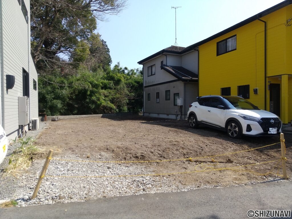 現地前面道路から
