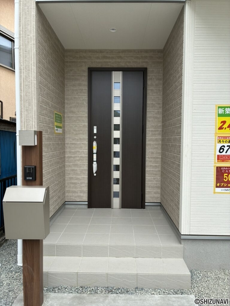 新築　富士宮　淀師　玄関外