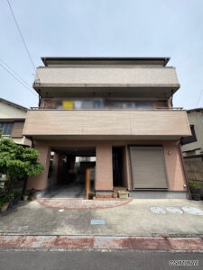 焼津市中新田　３階建て中古住宅の物件画像