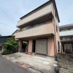 閑静な住宅街に立地しています。