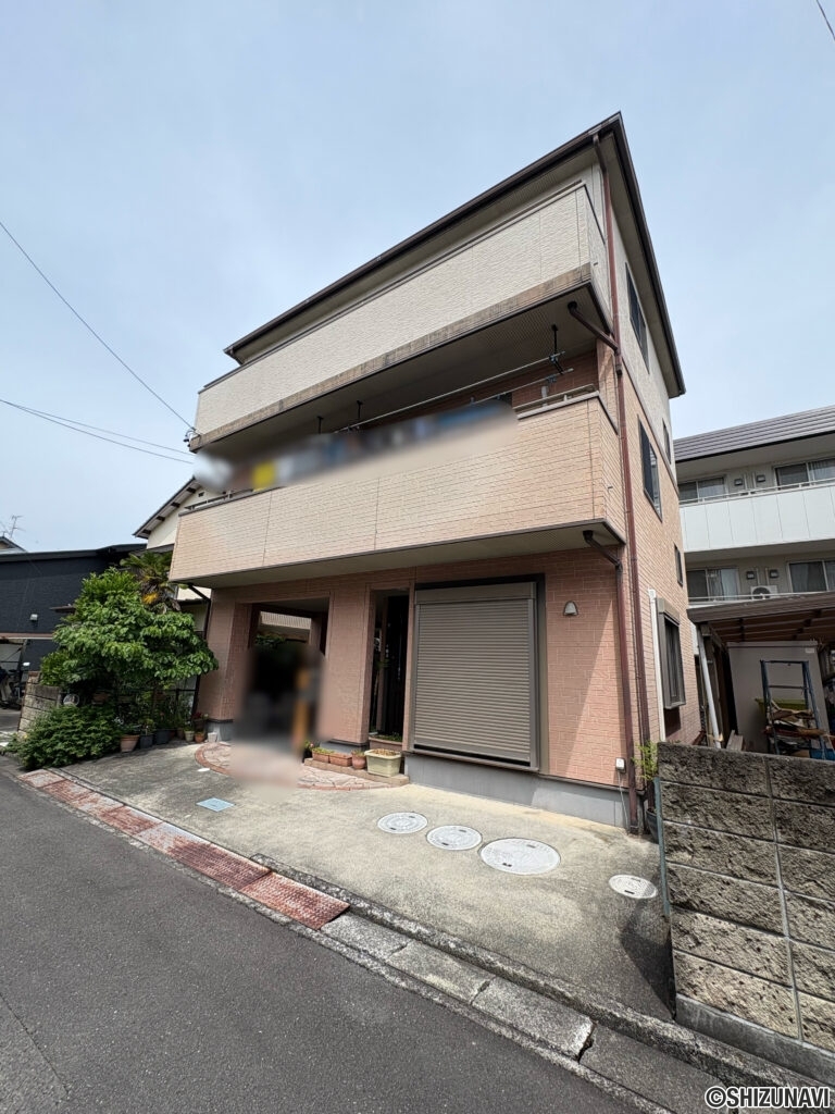 閑静な住宅街に立地しています。