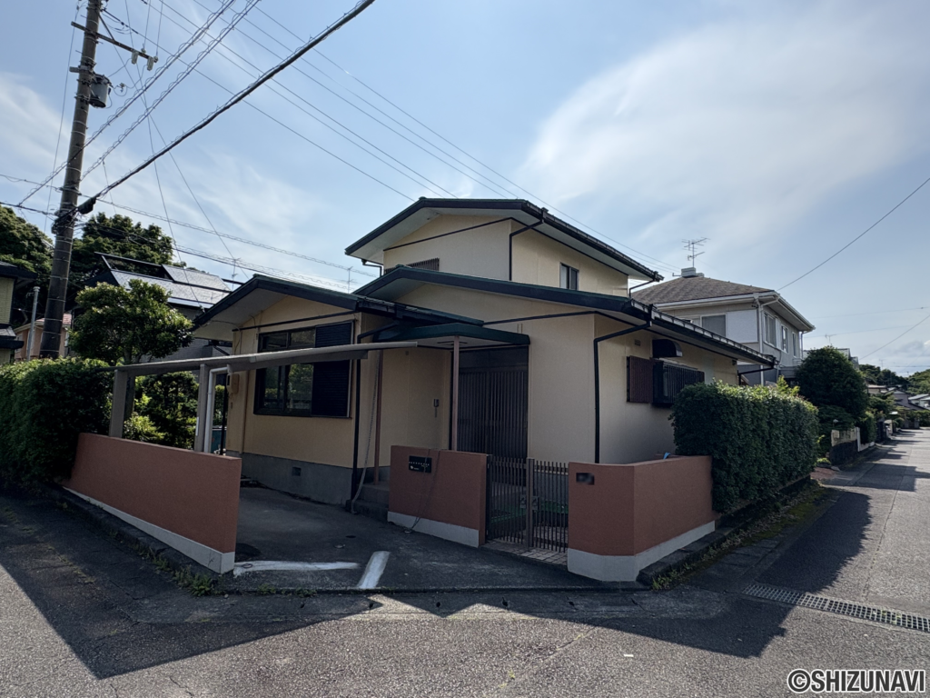 ハウスメーカー施工のリノベーション住宅です！現在外構工事中です。